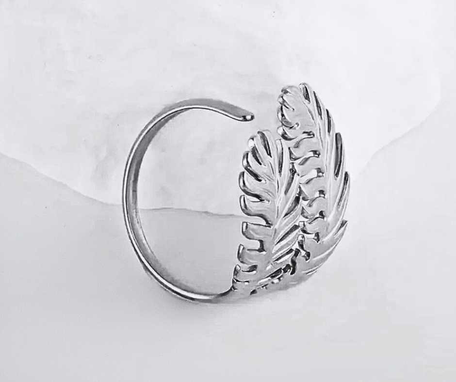 Liana Leaf Ring