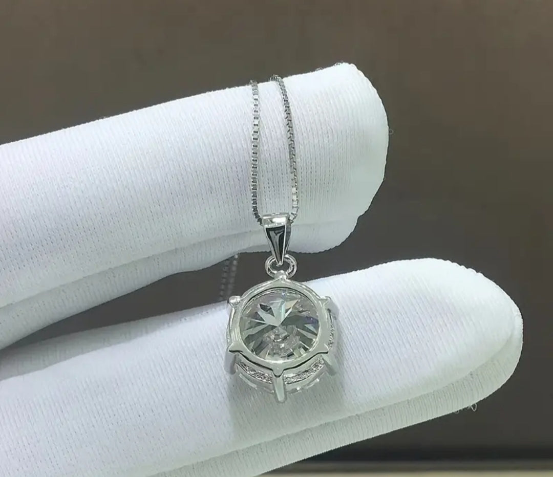 Della Moissanite Pendant